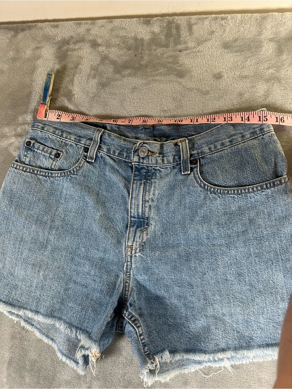 Levi’s vintage Classic Women's Denim Cutoff Shorts - Light Blue guys fit - Picture 8 of 9
